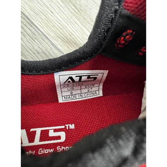 ATS Usb Led Light Glow Shoes Kids Size 9 Red Sneakers Flashing Colors NIB - Picture 5 of 8